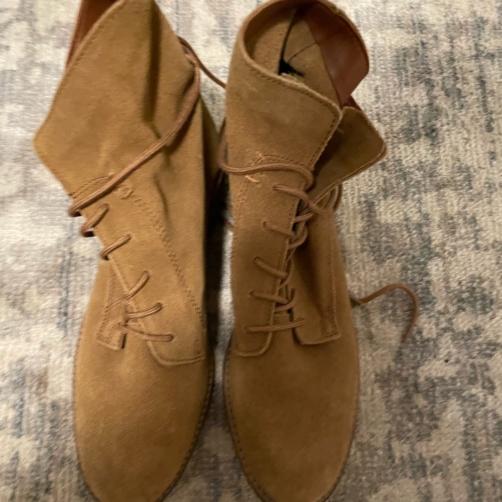 New Steve Madden Lace up boots